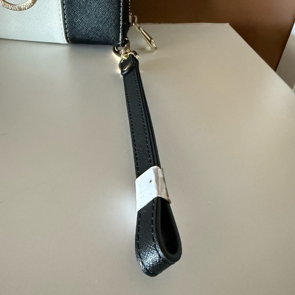 Michael Kors Jet Set Travel Center Stripe Wallet/Wristlet– Classic & Functional! - Picture 6 of 7